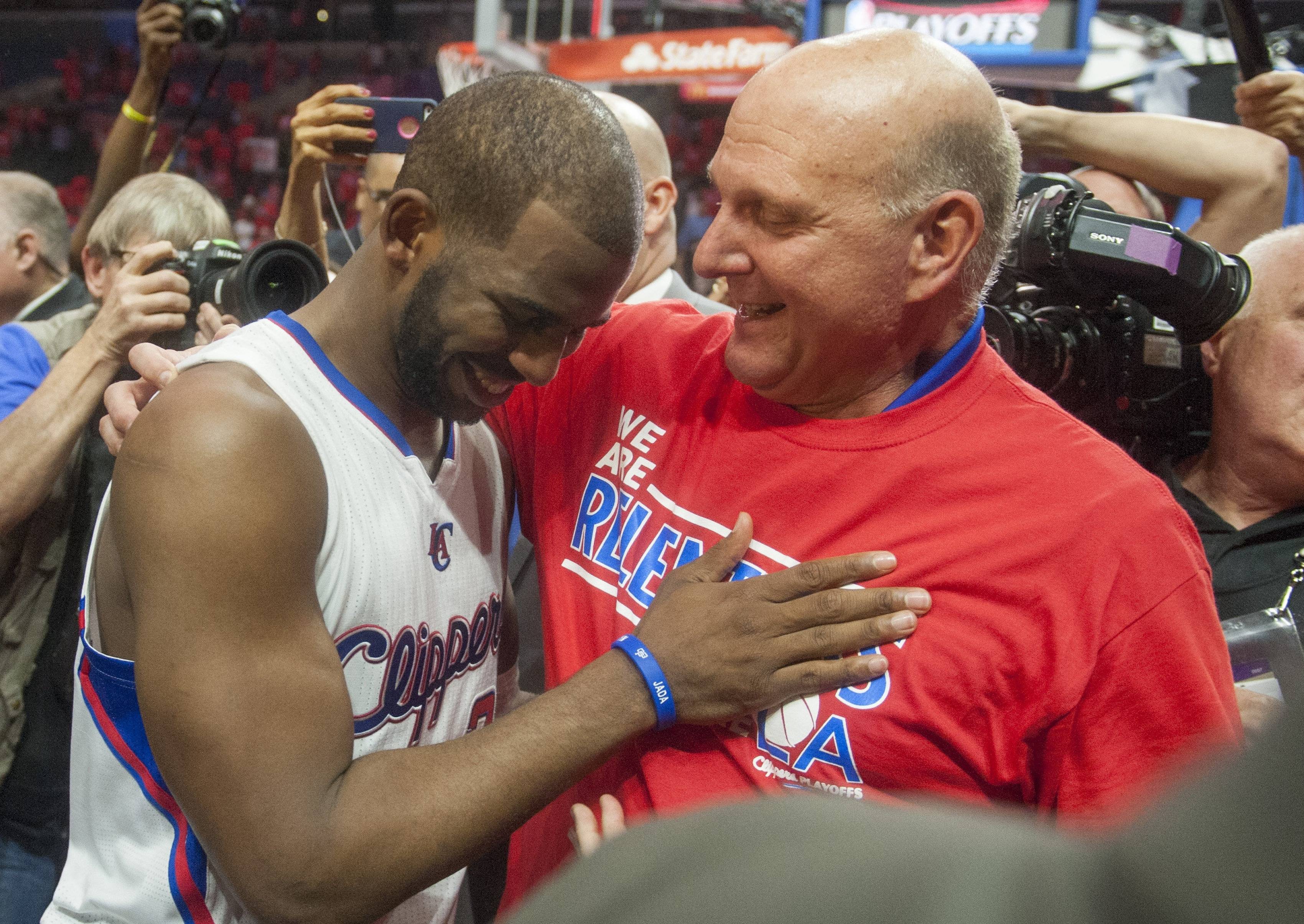 詹姆斯官方宣布重返赛场新规，日本队引发争议！观众掌声雷动